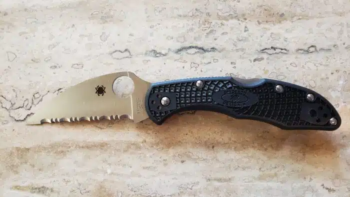 Spyderco Delica 4 Wharncliffe Serrated Lightweight C11FSWCBK