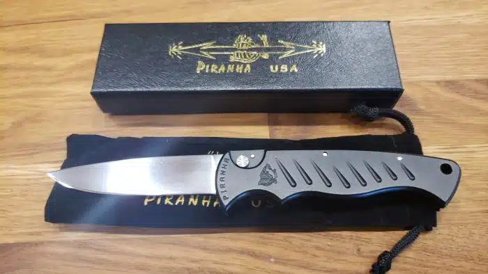 Piranha Pocket P-1BK  Mirror Finish, Black Blade Automatic