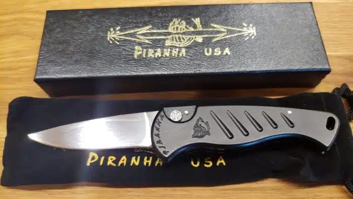 Piranha P-2BK Fingerling Black Handle Mirror Blade