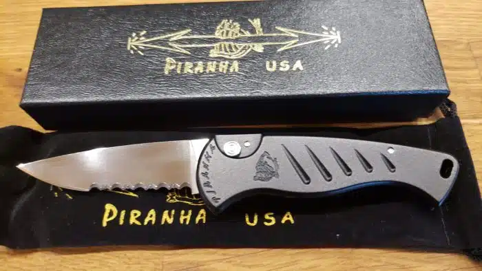 Piranha P-2BKS Fingerling Black Handle Serrated Mirror Blade