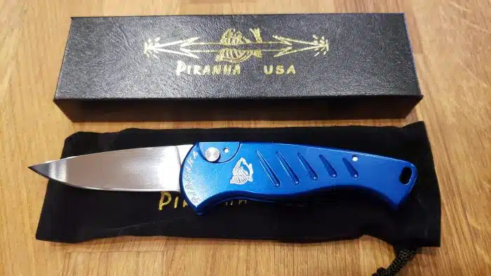 Piranha P-2B Fingerling Blue Handle Automatic Knife