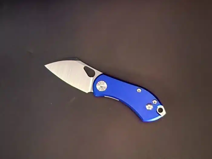 GiantMouse ACE Nibbler 2" Folder N690 Satin Sheepfoot Blue Aluminum Handle