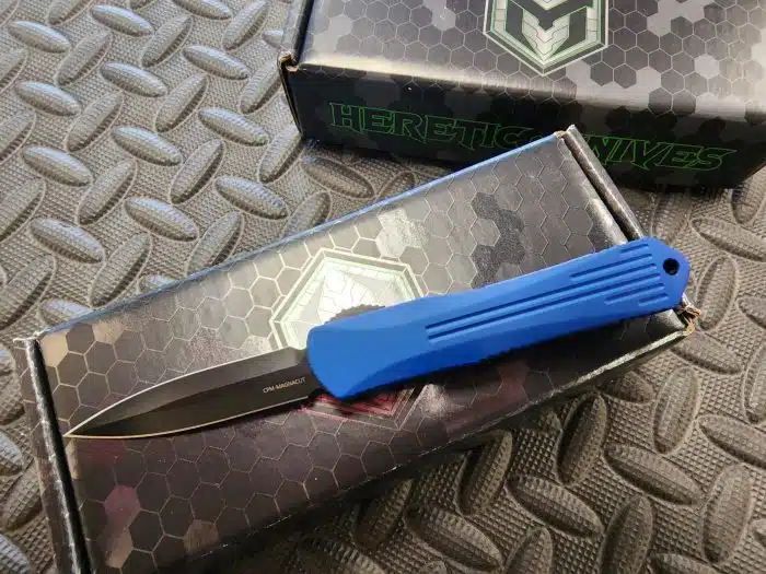 Heretic Knives Manticore S Black DLC Dagger Magnacut Blue Camo CF H024-6A-BLU/CF