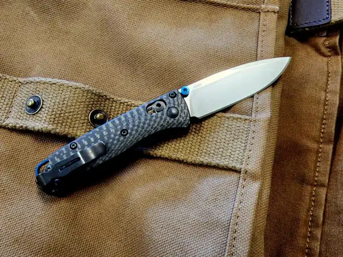 Benchmade Mini Bugout 533-3 AXIS Lock Satin S90V Black Carbon Fiber Handle - Image 2