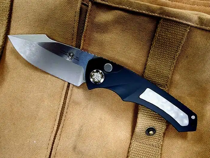 Heretic Knives Pariah Auto Battleworn Magnacut Drop Point/Harpoon Black Aluminum Bubble Inlay