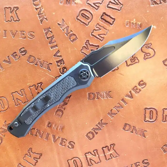 Heretic Knives H002-6A-GLO/CF Wraith V4 DLC Bowie Glow CF Inlay Tritium Button Auto - Image 2