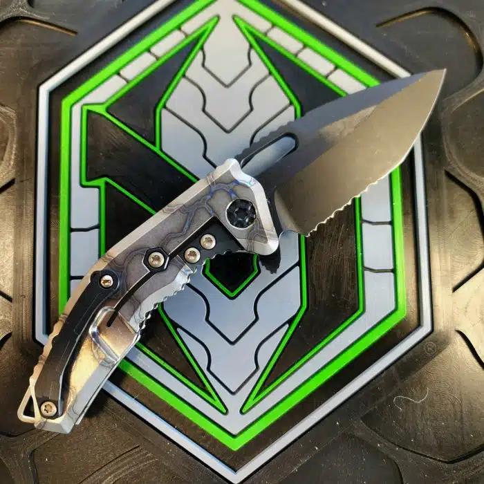 Heretic H009-6B-FTI Medusa Manual Flamed Titanium Frame Lock Black DLC Serrated Tanto Magnacut - Image 2