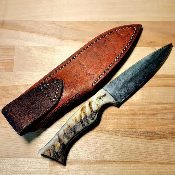 Flying V Forge Custom Ron Vincent Hunting Knife Feathered Damascus Ram Horn Custom Sheath - Image 2