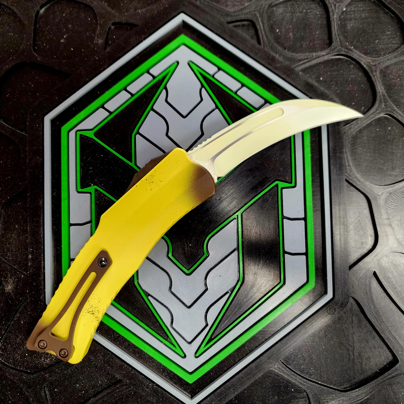 Heretic Knives ROC Stabnana H060-FP-NANA Freshly Peeled OTF D/A Automatic 3″Magnacut Heretic Knives ROC Stabnana H060-FP-NANA Freshly Peeled OTF D/A Automatic 3"Magnacut - Image 2