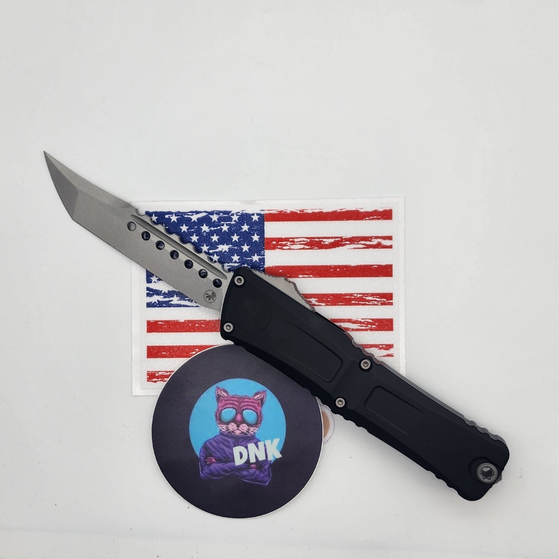 Microtech 1219-10S Combat Troodon Hellhound Gen lll Stonewashed M390MK Microtech 1219-10S Combat Troodon Hellhound Gen lll Stonewashed M390MK