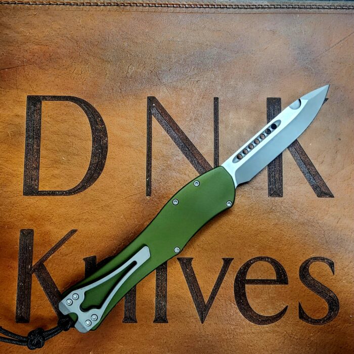 Heretic Hydra V4 H40-5A-GRN Drop Point Battleworn Magnacut Blade OD Green Frame S/A OTF - Image 2