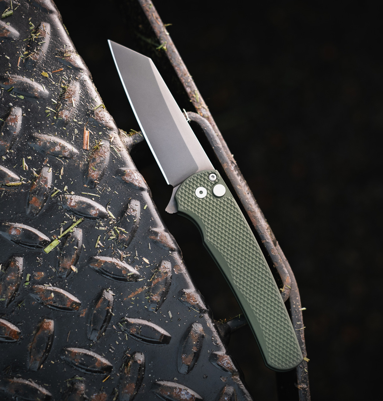 Protech 5406-SG Malibu Flipper Green Textured Aluminum Button Lock Smokey Grey DLC Magnacut Reverse Tanto Protech 5406-SG Malibu Flipper Green Textured Aluminum Button Lock Smokey Grey DLC Magnacut Reverse Tanto
