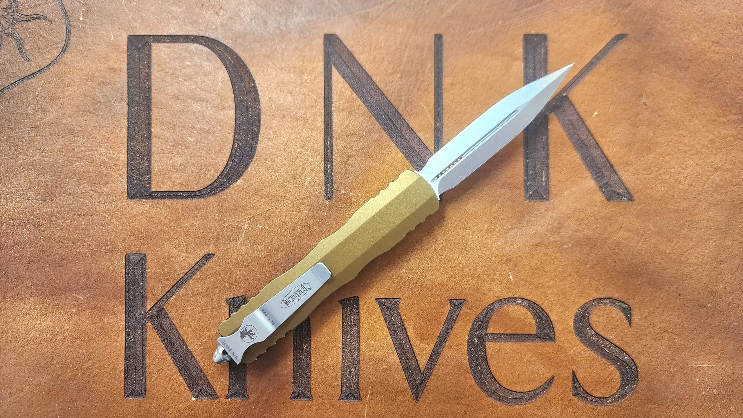 Microtech Dirac 225-10TA D/E Tactical Standard Blade Tan Aluminum Chassis Microtech Dirac 225-10TA D/E Tactical Standard Blade Tan Aluminum Chassis - Image 2