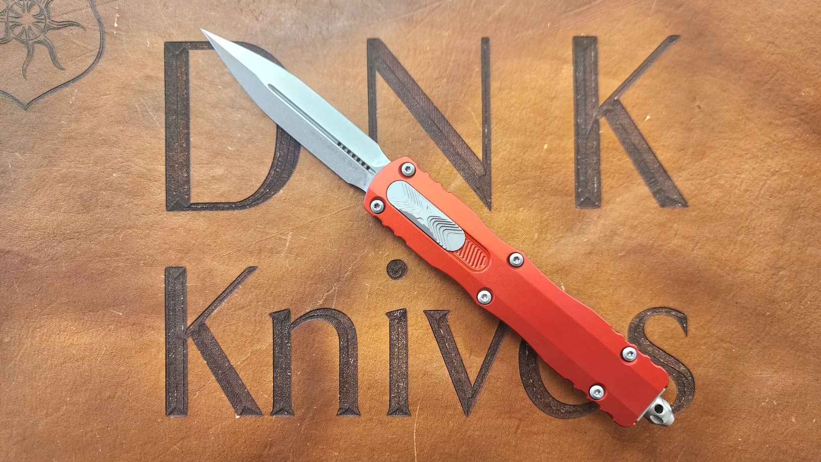 Microtech Dirac Delta 227-10RD D/E Standard Blade Red Aluminum Chassis Microtech Dirac Delta 227-10RD D/E Standard Blade Red Aluminum Chassis