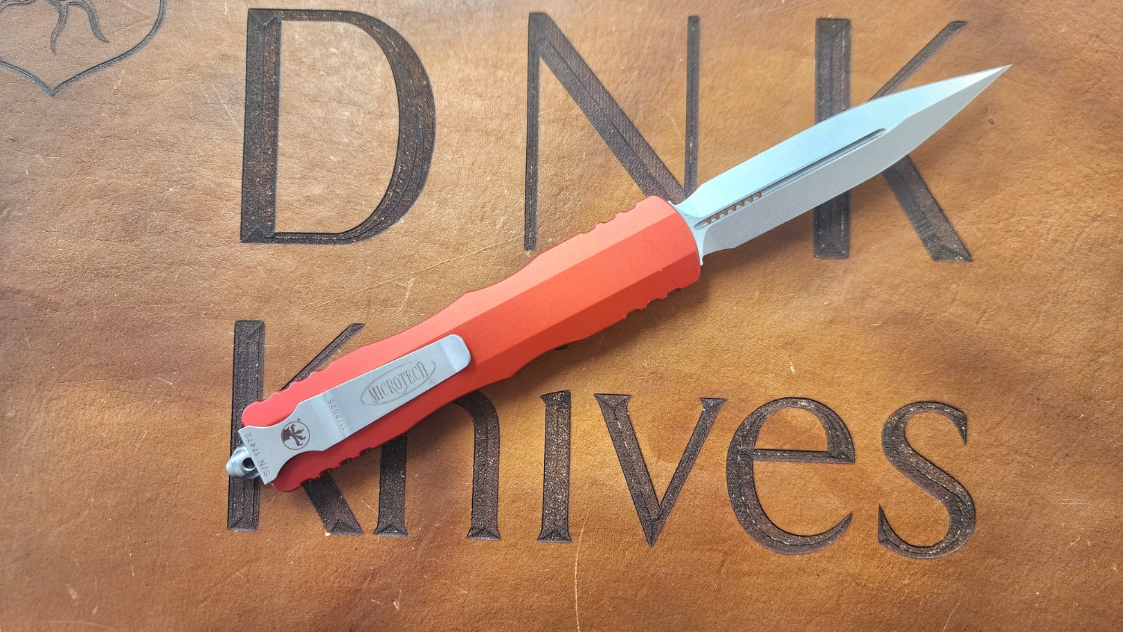 Microtech Dirac Delta 227-10RD D/E Standard Blade Red Aluminum Chassis Microtech Dirac Delta 227-10RD D/E Standard Blade Red Aluminum Chassis - Image 2