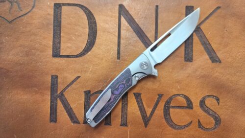 Sharp By Design Mini Evo – M390, Satin, Purple Haze Fat Carbon