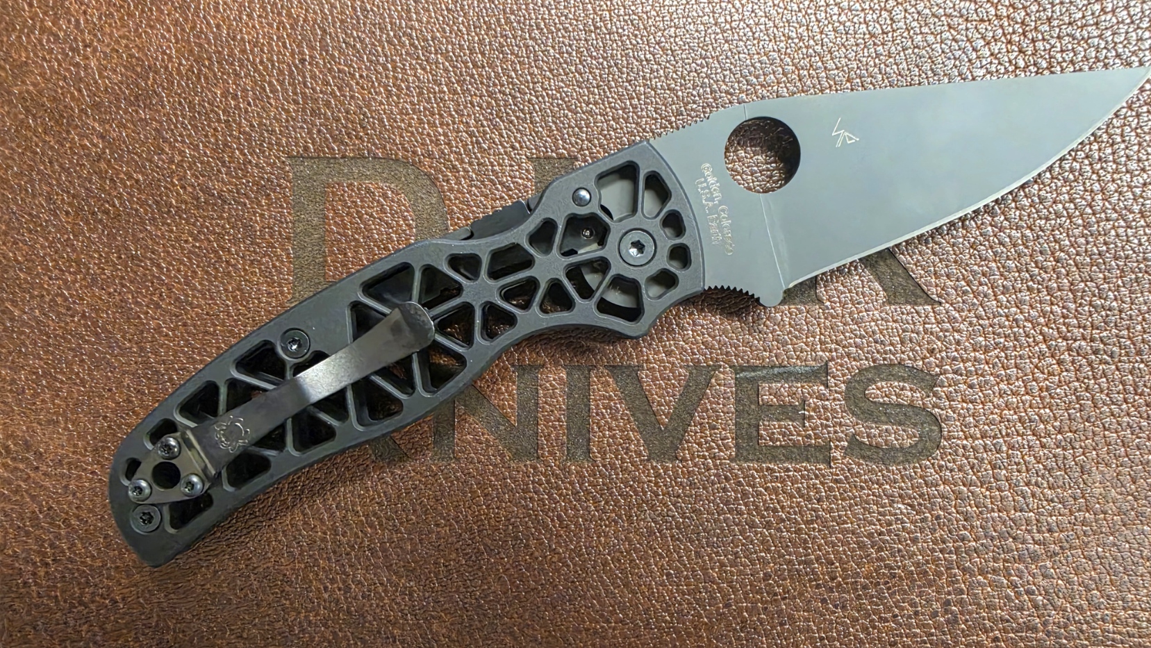 Spyderco Edgerati Black S30V Compression Lock Black Aluminum C266BKALBKP Plain Edge Spyderco Edgerati Black S30V Compression Lock Black Aluminum C266BKALBKP Plain Edge - Image 2