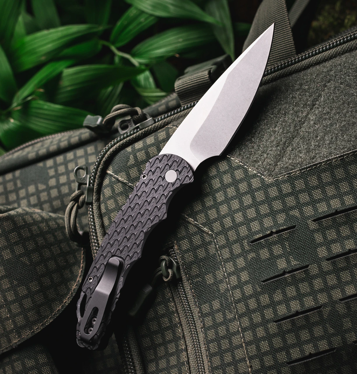 Pro-Tech TR-4 T4105 Feather MagnaMax Automatic Knife, Stonewashed MagnaMax Blade & Black Feather-Textured Aluminum Handle Pro-Tech TR-4 T4105 Feather MagnaMax Automatic Knife, Stonewashed MagnaMax Blade & Black Feather-Textured Aluminum Handle - Image 2