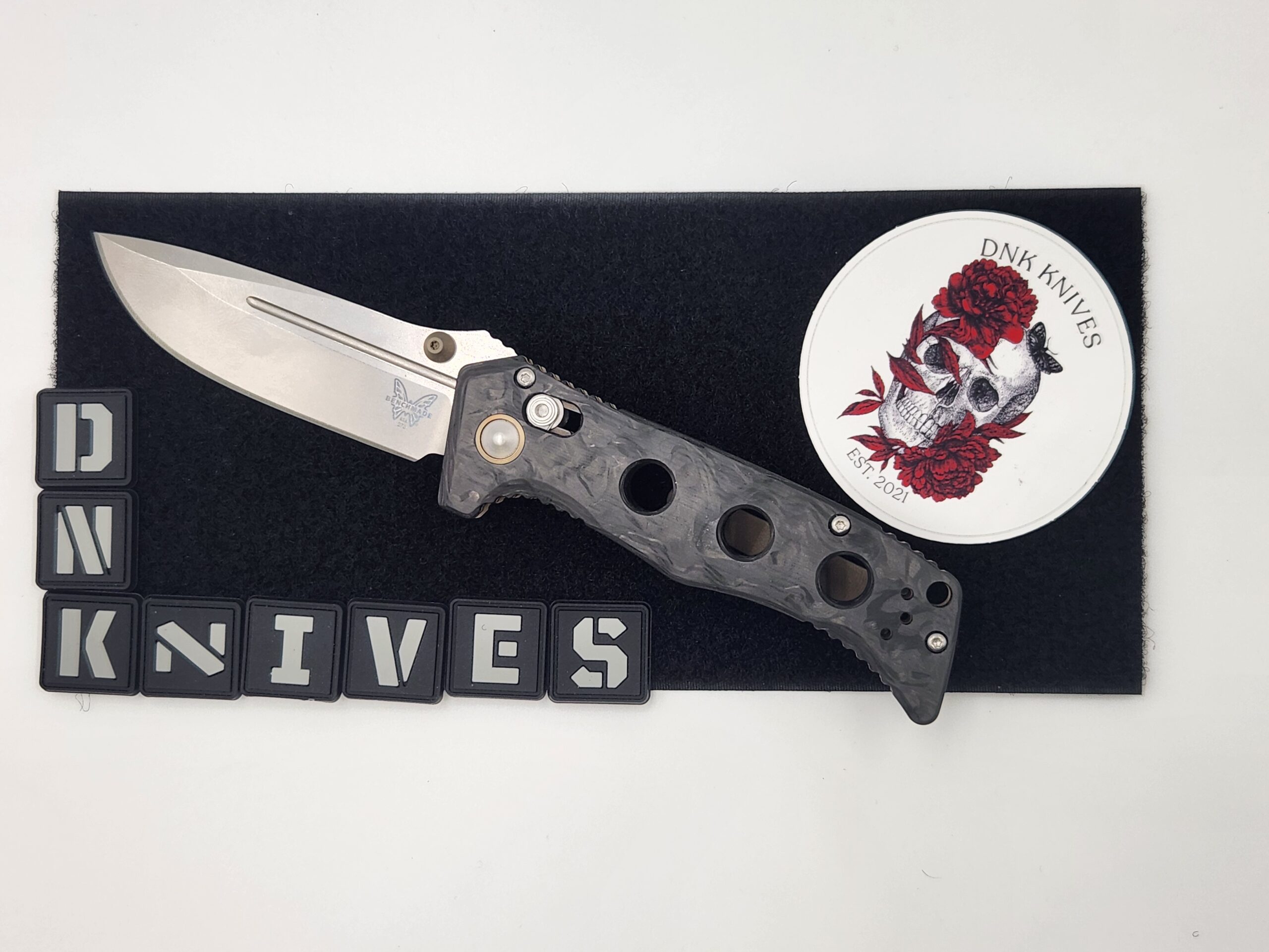Benchmade Mini Adamas 273-03 Folding Knife – 3.25″ Satin CPM MagnaCut Drop Point Blade, Marbled Carbon Fiber Handle – Pre-Owned Benchmade Mini Adamas 273-03 Folding Knife – 3.25" Satin CPM MagnaCut Drop Point Blade, Marbled Carbon Fiber Handle – Pre-Owned