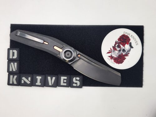 Reate VK-CLU Variation 2 Folding Knife – 3.3″ Elmax Frosted Satin/Black DLC Blade, Black DLC Titanium Handle – Pre-Owned