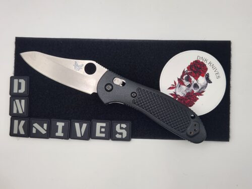 Benchmade Griptilian 551-S30V Folding Knife – 3.45″ Satin CPM S30V Drop Point Blade, Black Grivory Handle