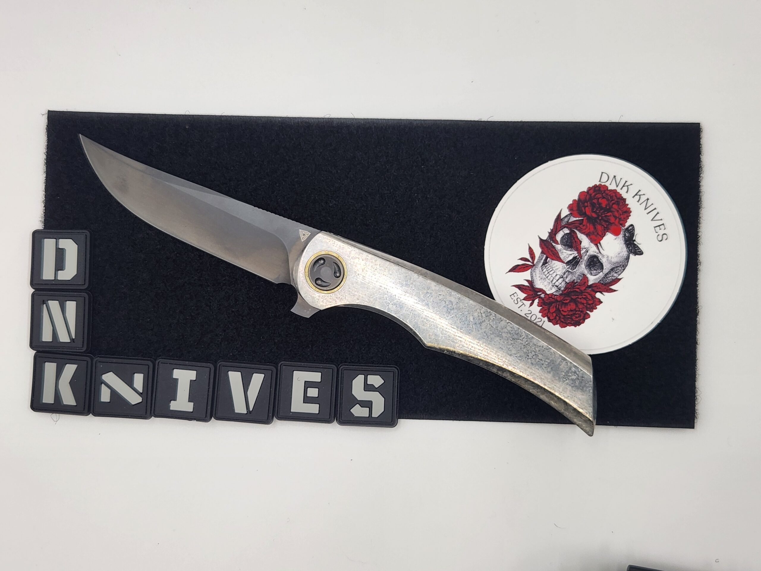 Tuya Knife All-Star Persia T1750-A Integral Folding Knife – 3.5″ DLC CPM S90V Blade, Crystal Titanium Handle, No Spine Holes – Pre-Owned Tuya Knife All-Star Persia T1750-A Integral Folding Knife – 3.5" DLC CPM S90V Blade, Crystal Titanium Handle, No Spine Holes – Pre-Owned