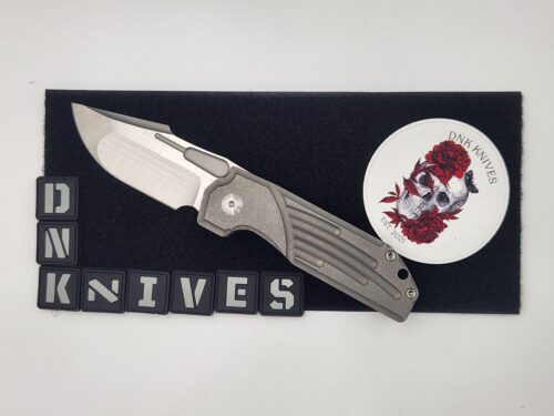 Stout Design SnappyBoi Folding Knife – M390 Belt Satin/Stonewashed Blade, Dark Bead Blasted/Stonewashed Titanium Handle – Pre-Owned