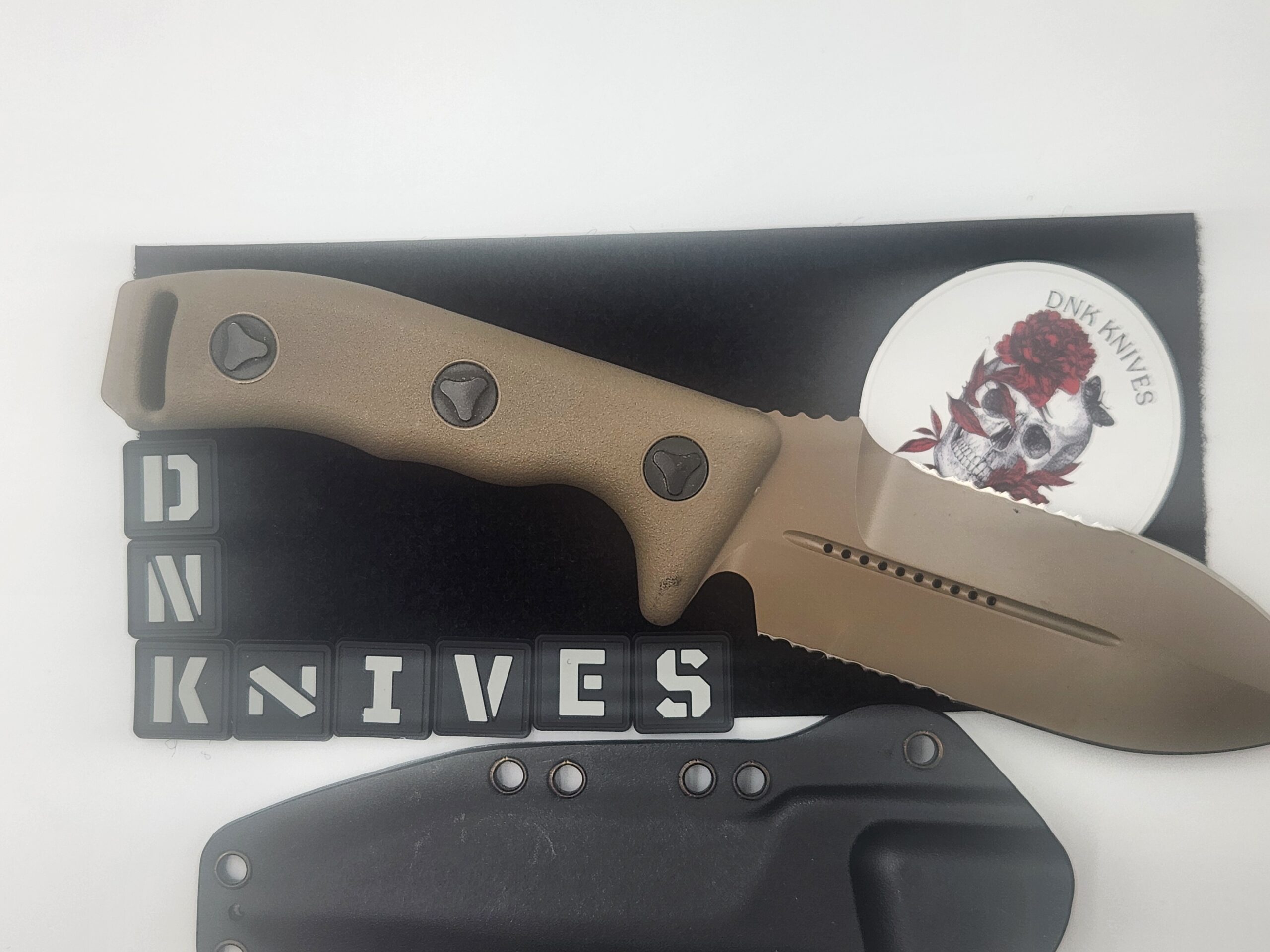 Microtech Crosshair 101-2TA Fixed Blade Knife – Partially Serrated Blade – Pre-Owned Microtech Crosshair 101-2TA Fixed Blade Knife – Partially Serrated Blade – Pre-Owned - Image 2